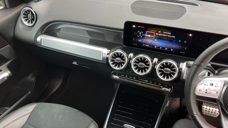 Mercedes-Benz GLB 200 AMG Line Premium 5dr 7G-Tronic Petrol Estate